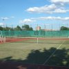 Tennisplatz im Sommer