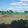 Tennisplatz im Sommer